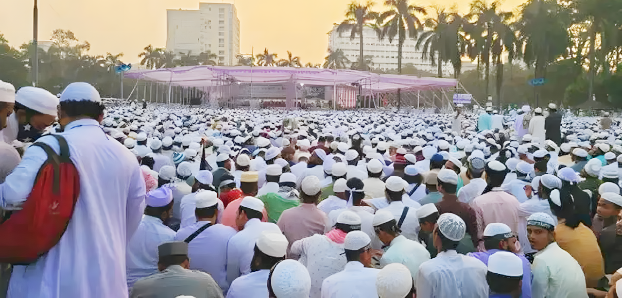 ইসলামি মহাসম্মেলনে যোগ দিতে সোহরাওয়ার্দী উদ্যানে জনতার ঢল